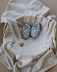 Vegane Babyschuhe und Kinderschuhe, rutschfest, waschbar, ohne Schadstoffe, samtweich, aus Baumwolle. Fast wie barfuß mit dem Schutz aus samtweicher Baumwolle