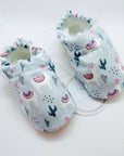 Vegane Babyschuhe und Kinderschuhe, rutschfest, waschbar, ohne Schadstoffe, samtweich, aus Baumwolle. Fast wie barfuß mit dem Schutz aus samtweicher Baumwolle