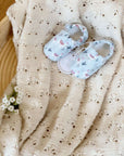 Vegane Babyschuhe und Kinderschuhe, rutschfest, waschbar, ohne Schadstoffe, samtweich, aus Baumwolle. Fast wie barfuß mit dem Schutz aus samtweicher Baumwolle